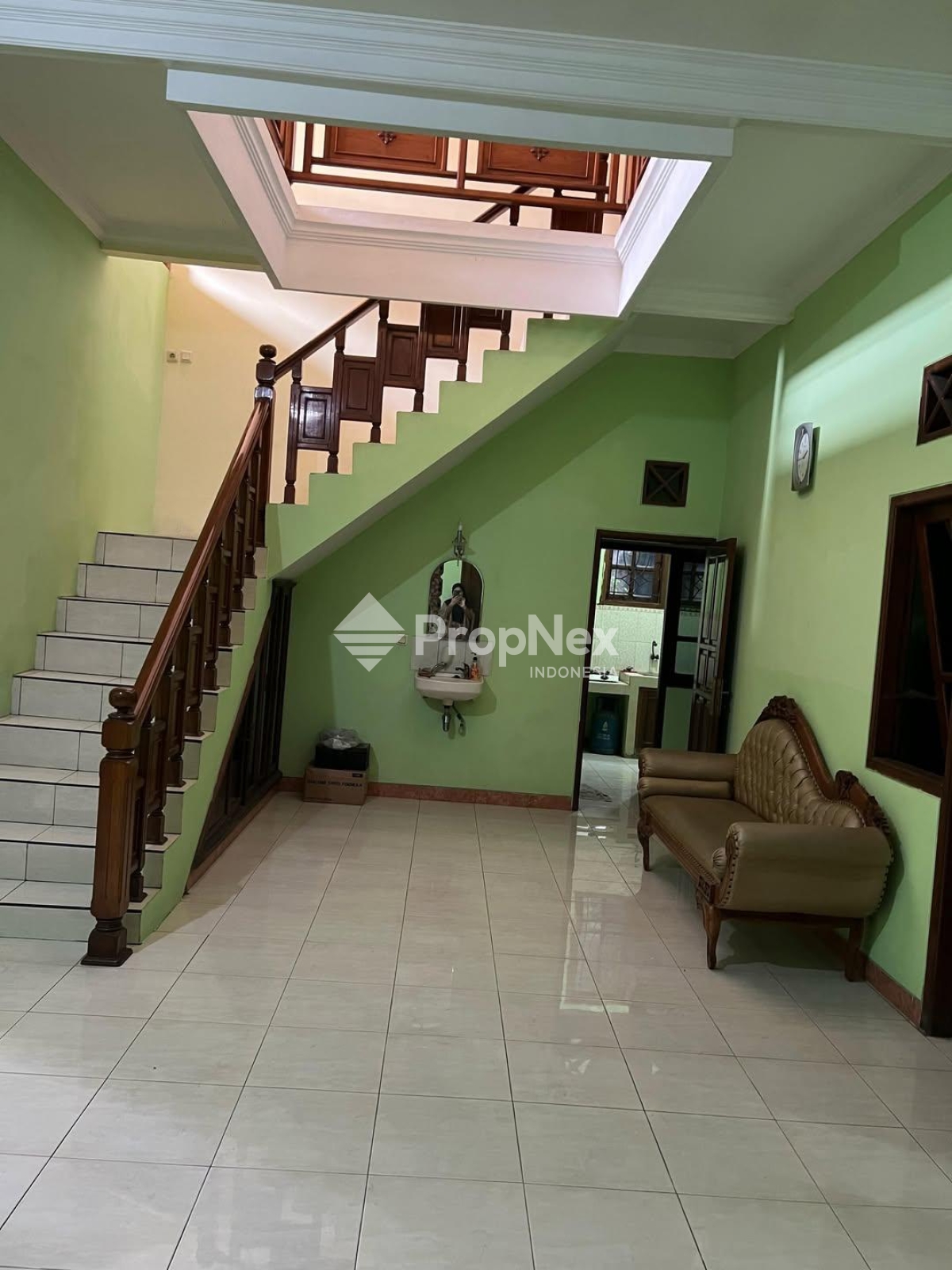 Rumah 2 Lantai Bagus di Gubeng Kertajaya Siap Huni — foto 7